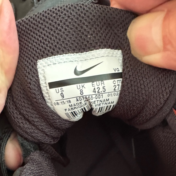 Nike Black and White Athletic Shoes NWOT - Picture 6 of 6